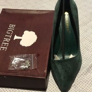 Big tree green pumps